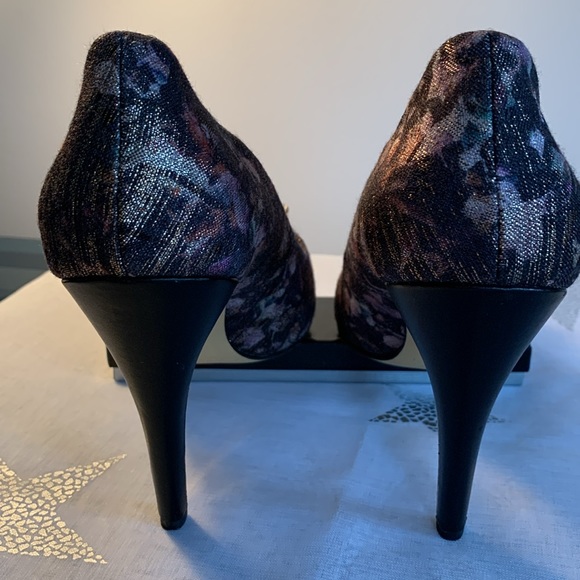 Guess Ladies Shoes - Picture 9 of 14